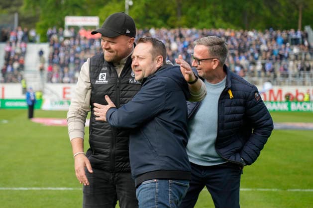 16 05 2026, Hänsch Arena, Meppen, GER, Regionalliga Nord, 34 Matchday SV Meppen vs FC St Pauli II, Lucas Beniermann Coach SV Meppen and Stefan Gette and on the right Board Spokesman Andreas Kremer DFL REGULATIONS PROHIBIT ANY USE OF PHOTOGRAPHS AS IMAGE SEQUENCES AND OR QUASI VIDEO Meppen Lower Saxony Germany Hänsch Arena