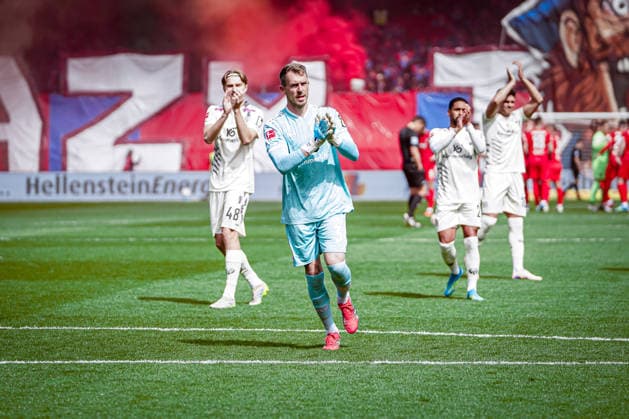 Germany Soccer 1 Bundesliga 2025 2026 , 34 Matchday 1 FC Heidenheim vs 1 FSV Mainz 05 Voith Arena Heidenheim an der Brenz Daniel Batz 1 FSV Mainz 05, 33 Gestures, gestures, facial expressions Copyright: xBennetxLongx