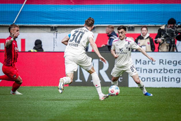 Germany Soccer 1 Bundesliga 2025 2026 , Matchday 34 1 FC Heidenheim vs 1 FSV Mainz 05 Voith Arena Heidenheim an der Brenz Paul Nebel 1 FSV Mainz 05, 8 on the ball Copyright: xBennetxLongx