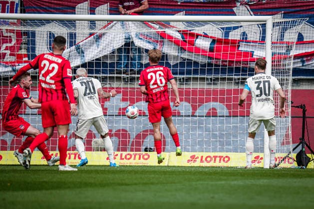 Germany Soccer 1 Bundesliga 2025 2026 , Matchday 34 1 FC Heidenheim vs 1 FSV Mainz 05 Voith Arena Heidenheim an der Brenz Phillip Tietz 1 FSV Mainz 05, 20 Goal, Goal kick Copyright: xBennetxLongx