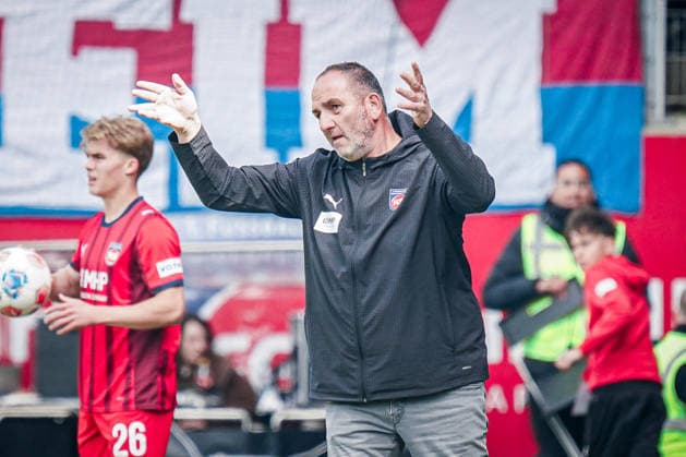 Germany Soccer 1 Bundesliga 2025 2026 , Matchday 34 1 FC Heidenheim vs 1 FSV Mainz 05 Voith Arena Heidenheim an der Brenz Frank Schmidt Coach, 1 FC Heidenheim Facial expressions, gestures, gestures Copyright: xBennetxLongx