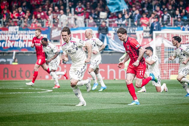 Germany Soccer 1 Bundesliga 2025 2026 , Matchday 34 1 FC Heidenheim vs 1 FSV Mainz 05 Voith Arena Heidenheim an der Brenz Dominik Kohr 1 FSV Mainz 05, 31 , Budu Zivzivadze 1 FC Heidenheim, 11 in a running duel Copyright: xBennetxLongx