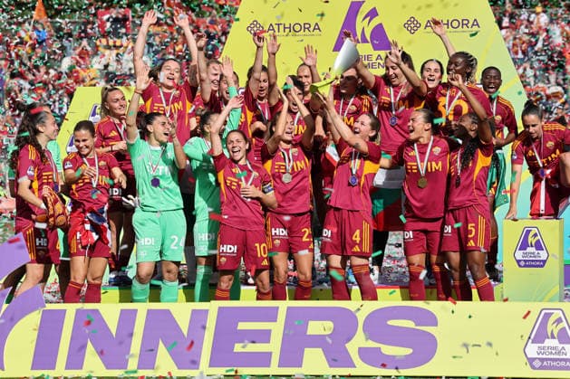 IPA84756806 - The Roma Women Team awards ceremony during AS Roma vs Genoa CFC, Italian football Serie A Women match in Rome, Italy, May 16 2026  Copyright: xLuigixMariani IPAxSportx xx 84756806