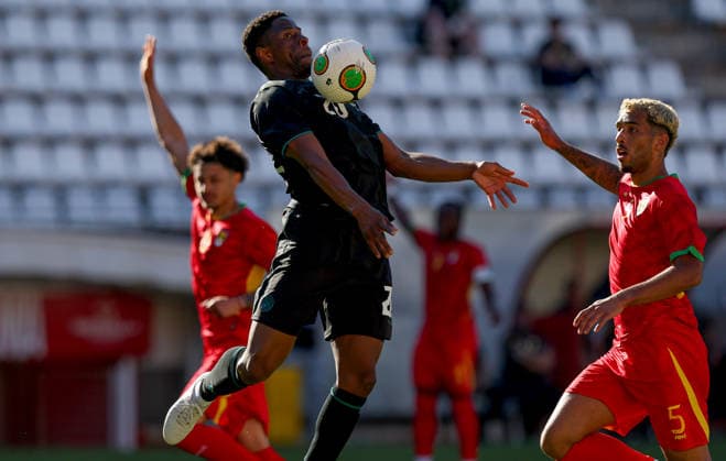 International Friendly, Länderspiel, Nationalmannschaft Enrique Roca Stadium, Murcia, Spain 16 5 2026 Republic of Ireland vs Grenada Ireland s Chiedozie Ogbene takes the ball in the air Chiedozie Ogbene takes the ball in the air 16 5 2026  Copyright: x INPHO RyanxByrnex RB1_4298