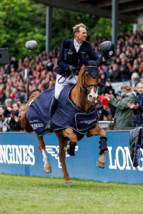 HAMBURG Al Shira aa 95 German Jumping and Dressage DERBY 2026, HAMBURG Al Shira aa 95 German Jumping and Dressage DERBY 2026 THIEME Andre GER , DSP Chakaria Prize giving ceremony LONGINES Grand Prix of Hamburg Al Shira aa CSI5 Tour CSI5 Int jumping competition with jump off 1,60m Hamburg, Jenischpark, Derby Park Klein Flottbek 16 May 2026