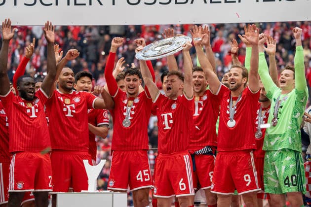 Joshua Kimmich FC Bayern Muenchen, 06 celebrates with championship trophy, next to him Dayot Upamecano FC Bayern Muenchen, 02 , Jonathan Tah FC Bayern Muenchen, 04 , Aleksandar Pavlovic FC Bayern Muenchen, 45 , Leon Goretzka FC Bayern Muenchen, 08 , Harry Kane FC Bayern Muenchen, 09 , Jonas Urbig FC Bayern Muenchen, 40 , GER, FC Bayern Muenchen vs 1 FC Koeln, Football, 1 Bundesliga, Matchday 34, Season 2025 2026, 16 05 2026, DFL REGULATES PROHIBIT ANY USE OF PHOTOGRAPHS AS IMAGE SEQUENCES AND OR QUASI VIDEO, GER, FC Bayern Muenchen vs 1 FC Koeln, Football, 1 Bundesliga, Matchday 34, Season 2025 2026, 16 05 2026, Muenchen Copyright: xEibner-Pressefoto EdwardxCheungx EP_ECG