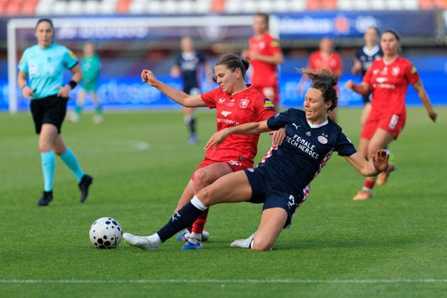 2026-05-16 FC Twente Vrouwen v PSV Vrouwen - Eurojackpot KNVB Beker Vrouwen Finale ROTTERDAM, NETHERLANDS - MAY 16: Sophie te Brake of FC Twente, Fenna Kalma of PSV during the Eurojackpot KNVB Beker Vrouwen Finale match between FC Twente Vrouwen and PSV Vrouwen at Het Kasteel on May 16, 2026 in Rotterdam, Netherlands. Rotterdam Het Kasteel Netherlands Content not available for redistribution in The Netherlands directly or indirectly through any third parties. Copyright: xMarcelxvanxPlateringenx