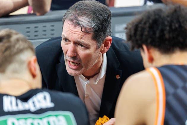 Ty Harrelson ratiopharm Ulm, coach , single picture, single photo, portrait, portraet, timeout, BMA365 Bamberg Baskets vs ratiopharm Ulm, basketball, easyCredit BBL, playoff quarterfinals, game 1, 16 05 2026 BMA365 Bamberg Baskets vs ratiopharm Ulm, basketball, easyCredit BBL, playoff quarterfinals, game 1, 16 05 2026 Bamberg Copyright: xEibner-Pressefoto G.xSantemizx EP_EER