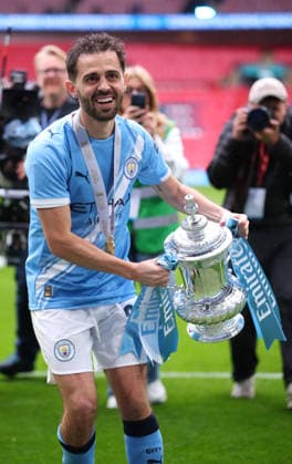 Chelsea v Manchester City - Emirates FA Cup Final Bernardo Silva of Manchester City celebrates with Trophy after winning the Emirates FA Cup Final match between Chelsea and Manchester City on May 16, 2026 in London, England. WARNING! This Photograph May Only Be Used For Newspaper And Or Magazine Editorial Purposes. May Not Be Used For Publications Involving 1 player, 1 Club Or 1 Competition Without Written Authorisation From Football DataCo Ltd. For Any Queries, Please Contact Football DataCo Ltd on +44 (0) 207 864 9121 London Wembley Stadium England United Kingdom Copyright: xAllstarxPicturexLibraryxLtdx