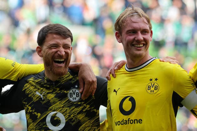 Bremen, Germany 16 May 2026 34 Matchday 1 Bundesliga Werder Bremen vs Borussia Dortmund Pictured from left Salih Özcan Oezcan BVB and Julian Brandt BVB , who are both leaving the club after the season, celebrating after the 2-0 away win in Bremen DFL regulations prohibit any use of photographs as image sequences and or quasi video Copyright: HMBxMedia MadeleinexFantini