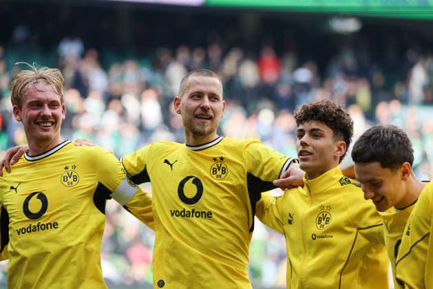 Bremen, Germany 16 May 2026 34 Matchday 1 Bundesliga Werder Bremen vs Borussia Dortmund Pictured from left Julian Brandt BVB , Waldemar Anton BVB , Samuele Inacio BVB and Luca Reggiani BVB celebrating after the 2-0 away win in Bremen DFL regulations prohibit any use of photographs as image sequences and or quasi video Copyright: HMBxMedia MadeleinexFantini