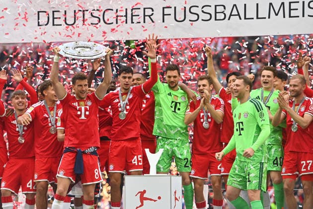 Team photo,Team,Mannschaft,Team photo Leon GORETZKA Bayern Muenchen with bowl, Award ceremony, Soccer 1 Bundesliga season 2025 2026, 34 Matchday, Matchday34 FC Bayern Muenchen 1 FC Koeln on 16 05 2026 , A L L I A N Z A R E N A