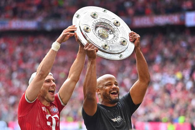 Coach Vincent KOMPANY Bayern Muenchen and Leon GORETZKA Bayern Muenchen with the Meisterschale,Schale,Pokal,Cup,Trophaee Fußball 1 Bundesliga Saison 2025 2026, 34 Spieltag, Spieltag34 FC Bayern Muenchen 1 FC Koeln am 16 05 2026 , A L L I A N Z A R E N A