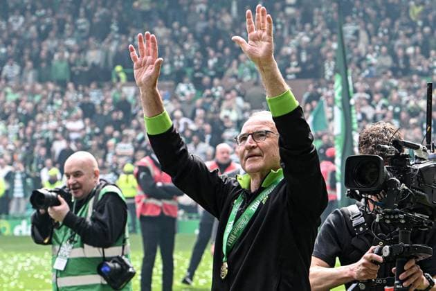 Celtic v Heart of Midlothian William Hill Premiership Manager Martin O™Neill of Celtic waves to fans during the William Hill Premiership match at Celtic Park, Glasgow 16 05 2026 UK Newspapers OUT Copyright: xJamiexJohnstonx FIL-23440-0156