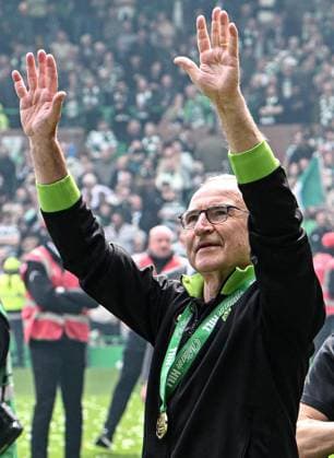 Celtic v Heart of Midlothian William Hill Premiership Manager Martin O™Neill of Celtic waves to fans during the William Hill Premiership match at Celtic Park, Glasgow 16 05 2026 UK Newspapers OUT Copyright: xJamiexJohnstonx FIL-23440-0159