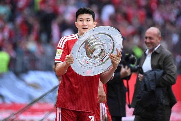 16 05 2026, xemx, Soccer 1 Bundesliga, FC Bayern Muenchen 1 FC Köln v l jubilation, joy about winning the championship Min jae Kim FC Bayern Muenchen with the championship trophy DFL DFB REGULATIONS PROHIBIT ANY USE OF PHOTOGRAPHS as IMAGE SEQUENCES and or QUASI VIDEO Muenchen