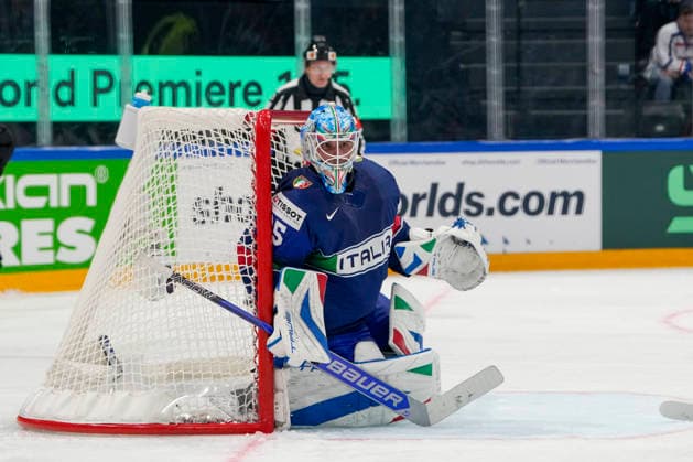 FRIBOURG, SWITZERLAND MAY 16 goalkeeper Davide Fadani of Italy in action during the 2026 IIHF Ice Hockey World Championship Switzerland game between Italy and Canada at BCF Arena on May 16, 2026 in Fribourg, Fribourg Fribourg BCF Arena Fribourg Switzerland Copyright: xJustPictures.ch JarixPestelaccix jp-en-EuSpIm-JP6_JAR_Italy_Canada_16May2026_00096