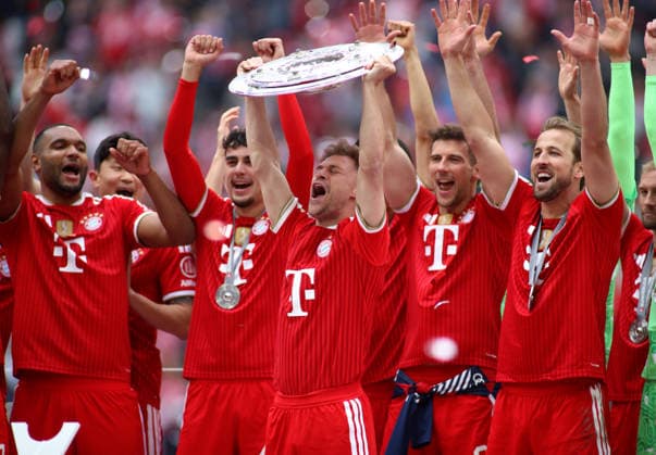 Football, Men, Bundesliga, Season 2025 2026, FC Bayern Munich 1 FC Cologne, Allianz Arena Championship celebration after the match here Joshua Kimmich FC Bayern Munich raises the championship trophy DFB, DFL regulations prohibit any use of photographs as image sequences and or quasi video