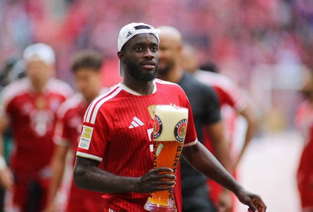 Football, Men, Bundesliga, Season 2025 2026, FC Bayern München 1 FC Köln, Allianz Arena Champion celebration after the match here Dayot Upamecano FC Bayern München with a glass of wheat beer in his hand DFB, DFL regulations prohibit any use of photographs as image sequences and or quasi video