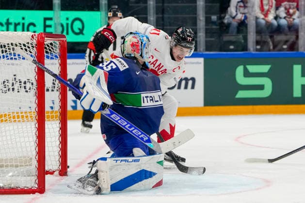 FRIBOURG, SWITZERLAND MAY 16 goalkeeper Davide Fadani of Italy L saves on Macklin Celebrini of Canada R during the 2026 IIHF Ice Hockey World Championship Switzerland game between Italy and Canada at BCF Arena on May 16, 2026 in Fribourg, Fribourg Fribourg BCF Arena Fribourg Switzerland Copyright: xJustPictures.ch JarixPestelaccix jp-en-EuSpIm-JP6_JAR_Italy_Canada_16May2026_00097