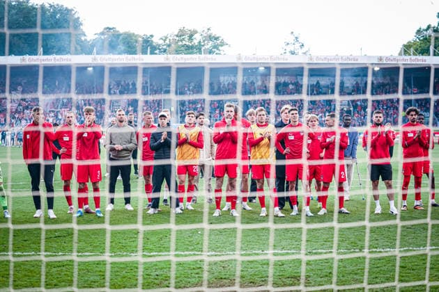 Germany Soccer 1 Bundesliga 2025 2026 , 34 Matchday 1 FC Heidenheim vs 1 FSV Mainz 05 Voith Arena Heidenheim an der Brenz Facial expressions, gestures, emotions, after the match, team, player Copyright: xBennetxLongx