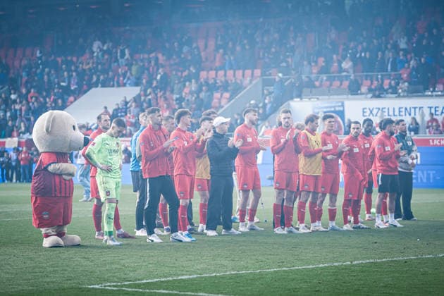 Germany Soccer 1 Bundesliga 2025 2026 , 34 Matchday 1 FC Heidenheim vs 1 FSV Mainz 05 Voith Arena Heidenheim an der Brenz Facial expressions, gestures, emotions, after the match, team, player Copyright: xBennetxLongx