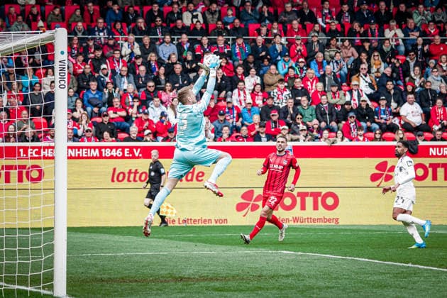 Germany Soccer 1 Bundesliga 2025 2026 , Matchday 34 1 FC Heidenheim vs 1 FSV Mainz 05 Voith Arena Heidenheim an der Brenz Daniel Batz 1 FSV Mainz 05, 33 on the ball, parade Copyright: xBennetxLongx