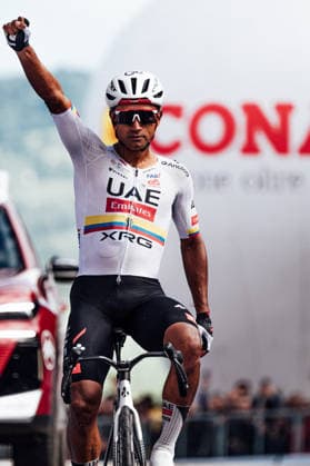 2026 Giro d Italia Stage 8 Picture by Zac Williams SWpix.com - 16 05 2026 - Cycling - 2026 Giro d Italia - Stage 8 - Chieti to Fermo - Jhonatan Narvaez, UAE Team Emirates XRG, wins Stage 8. Copyright: x xSWpix.comx(t axPhotographyxHubxLtd)xZacxWilliams SWpix.comx SWP-2645