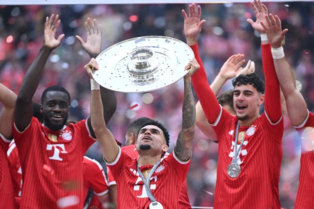 16 05 2026, xemx, Soccer 1 Bundesliga, FC Bayern Muenchen 1 FC Köln v l Jubel, Freude über den Gewinn der Meisterschaft Luis Diaz FC Bayern Muenchen DFL DFB REGULATIONS PROHIBIT ANY USE OF PHOTOGRAPHS as IMAGE SEQUENCES and or QUASI VIDEO Muenchen