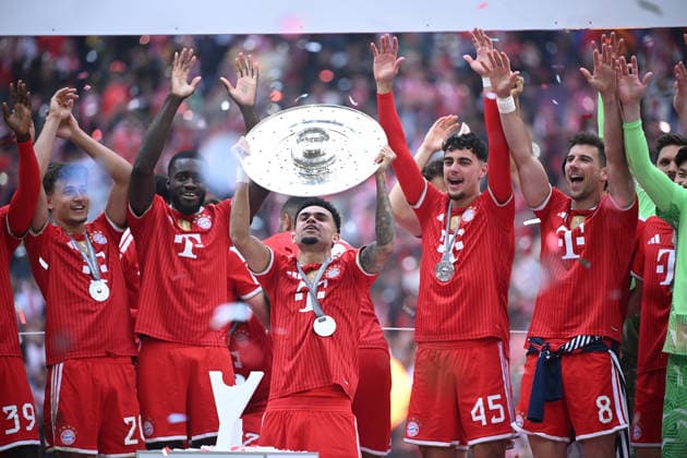 16 05 2026, xemx, Soccer 1 Bundesliga, FC Bayern Muenchen 1 FC Köln v l Jubel, Freude über den Gewinn der Meisterschaft Luis Diaz FC Bayern Muenchen DFL DFB REGULATIONS PROHIBIT ANY USE OF PHOTOGRAPHS as IMAGE SEQUENCES and or QUASI VIDEO Muenchen
