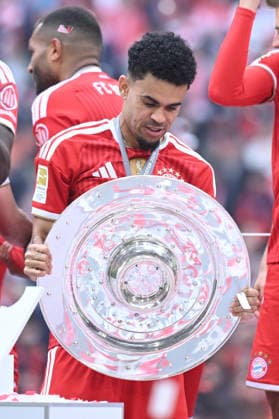 16 05 2026, xemx, Soccer 1 Bundesliga, FC Bayern Muenchen 1 FC Köln v l Jubel, Freude über den Gewinn der Meisterschaft Luis Diaz FC Bayern Muenchen DFL DFB REGULATIONS PROHIBIT ANY USE OF PHOTOGRAPHS as IMAGE SEQUENCES and or QUASI VIDEO Muenchen