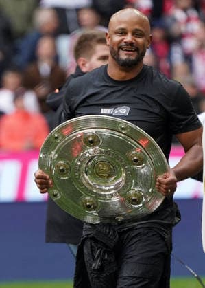 Football, 1 BL 2025 2026, FC Bayern München vs 1 FC Köln 16 05 2026 , Allianzarena München FC Bayern München Meisterfeier Vincent Kompany FC Bayern München mit Meisterschale,