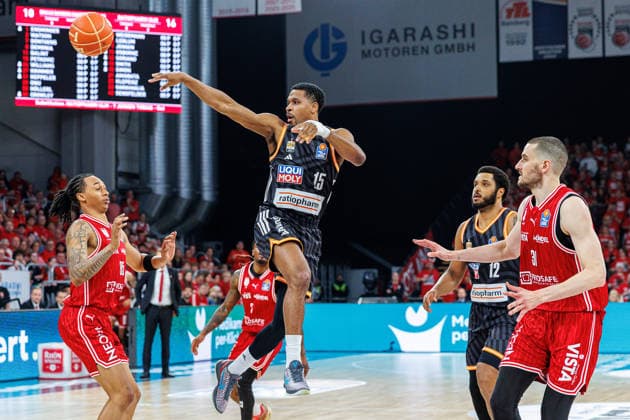 Austin Crowley BMA365 Bamberg Baskets, 85 , Justin Simon ratiopharm Ulm, 15 , Joel Soriano ratiopharm Ulm, 12 , Daniel Keppeler BMA365 Bamberg Baskets, 31 , BMA365 Bamberg Baskets vs ratiopharm Ulm, Basketball, easyCredit BBL, Playoff Quarterfinals, Game 1, 16 05 2026 BMA365 Bamberg Baskets vs ratiopharm Ulm, Basketball, easyCredit BBL, Playoff Quarterfinals, Game 1, 16 05 2026 Bamberg Copyright: xEibner-Pressefoto G.xSantemizx EP_EER