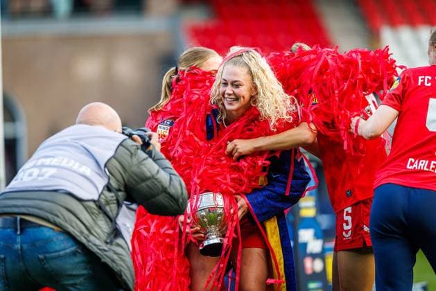 ROTTERDAM , 16-05-2026 , Het Kasteel , Season 2025 2026, Dutch Eurojackpot KNVB beker vrouwen football , match between FC Twente and PSV (cup final women) , picture shows celebration Twente Twente - PSV (cup final women)  x203738423x Copyright: