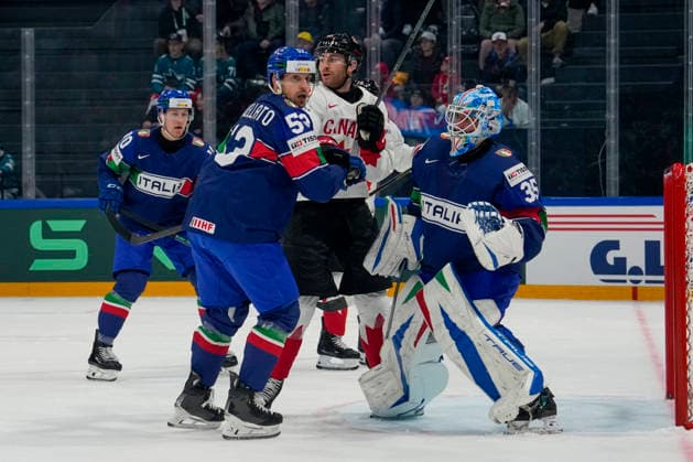 FRIBOURG, SWITZERLAND MAY 16 Gabriel Vilardi of Canada between Alex Trivellato of Italy 2nd L and goalkeeper Davide Fadani of Italy R during the 2026 IIHF Ice Hockey World Championship Switzerland game between Italy and Canada at BCF Arena on May 16, 2026 in Fribourg, Fribourg Fribourg BCF Arena Fribourg Switzerland Copyright: xJustPictures.ch JarixPestelaccix jp-en-EuSpIm-JP6_JAR_Italy_Canada_16May2026_00039