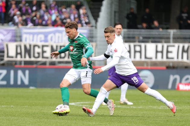 16 05 2026, Football, Men, Third League, 38 Matchday 3 League Season 2025 2026 FC Schweinfurt 05 FC Erzgebirge Aue From left Tim Latteier FC Schweinfurt 05, 24 against Julian Guttau Erzgebirge Aue, 19 Schweinfurt Riedel Bau Arena im Sachs Stadio Bayern Unterfranken Germany