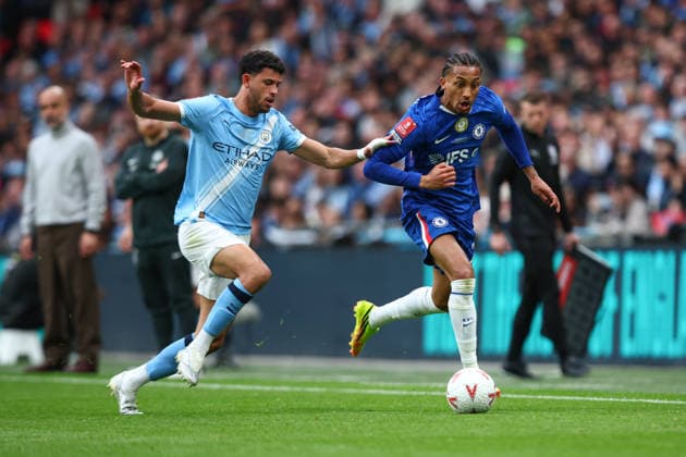 FA Cup Final: Chelsea v Manchester City LONDON, UK - 16th May 2026: Joao Pedro of Chelsea holds off the challenge from Matheus Nunes of Manchester City during the FA Cup Final between Chelsea FC and Manchester City FC at Wembley Stadium London Wembley Stadium England United Kingdom Copyright: xCraigxMercerx xPeakxActionxPhotosx