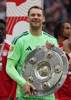 Soccer, 1 BL 2025 2026, FC Bayern Munich vs 1 FC Cologne 16 05 2026 , Allianzarena Munich Champion celebration Manuel Neuer FC Bayern Munich ,with championship trophy