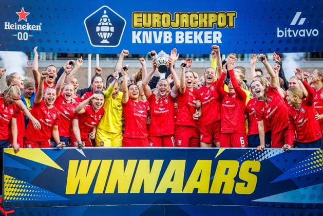 ROTTERDAM , 16-05-2026 , Het Kasteel , Season 2025 2026, Dutch Eurojackpot KNVB beker vrouwen football , match between FC Twente and PSV (cup final women) , picture shows celebration Twente Twente - PSV (cup final women)  x203738731x Copyright: