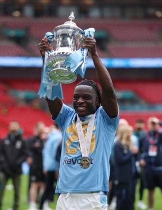 . - Chelsea v Manchester City, The Emirates FA Cup Final 2026, Wembley Stadium, London, England, 16th May 2026. Daniel Weir Crystal Pix Jeremy Doku of Manchester City holds aloft The Emirates FA Cup Trophy in celebration after winning the 2026 FA Cup Final. - Chelsea v Manchester City, The Emirates FA Cup Final 2026, Wembley Stadium, London, England, 16th May 2026. Daniel Weir Crystal Pix London Wembley Stadium England Copyright: xDanielxWeirx CP_Chelsea_Manchester_City_160526_DW39
