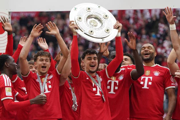 Soccer, 1 BL 2025 2026, FC Bayern Munich vs 1 FC Cologne 16 05 2026 , Allianzarena Munich Champion celebration FC Bayern Munich Aleksandar Palovic , FC Bayern Munich, holds dei Meisterschale