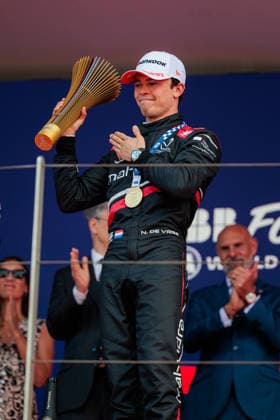 2026 FORMULA E MONACO ePRIX DE VRIES Nyck (nld), Mahindra Racing, Mahindra M12Electro, portrait podium, portrait during the Monaco ePrix, 9th and 10th round of the 2025-26 ABB FIA Formula E World Championship, WM, Weltmeisterschaft on the Circuit de Monaco from Mai 16 to 17, 2026 in Monte-Carlo, Monaco -  Copyright: xGERMAINxHAZARDx
