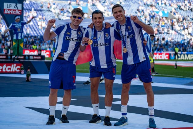 Oskar Pietuszewski, Jakub Kiwior and Jan Bednarek seen during Liga Portugal game between teams of FC Porto and CD Santa Clara at Estadio do Dragao (Kazimierz Koper Ball Raw Images) Porto Estadio do Dragao Portugal Copyright: xKazimierzxKoperx KAZ_POR_STA_2526-7