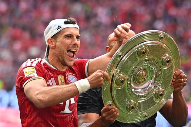Leon GORETZKA Bayern Muenchen with Meisterschale, Schale,Pokal,Cup,Trophaee Siegerehrung Fussball 1 Bundesliga Saison 2025 2026, 34 Spieltag, Spieltag34 FC Bayern Muenchen 1 FC Koeln am 16 05 2026 , A L L I A N Z A R E N A