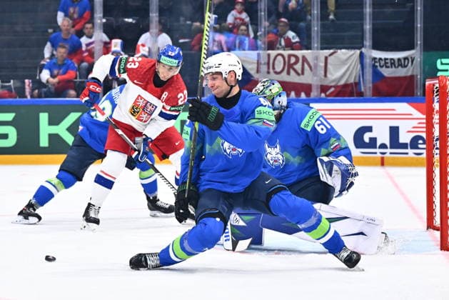 L-R Lukas Sedlak (CZE), Aljosa Crnovic (SLO) and goalkeeper Lukas Horak (SLO) in action during the 2026 IIHF World Championship, WM, Weltmeisterschaft Group B, match Slovenia vs Czech Republic, on May 16, 2026, Fribourg, Switzerland. (CTKxPhoto RadekxPetrasek) CTKPhotoP2026051606168  CTKPhotoP2026051606168