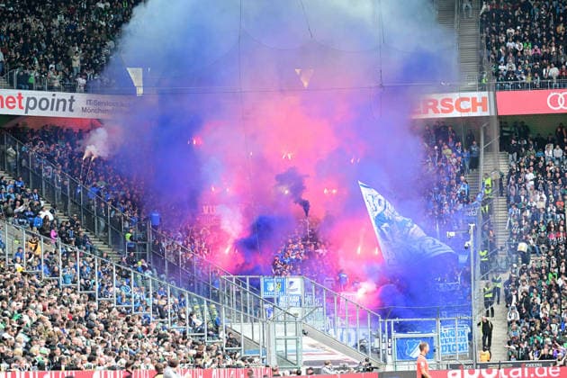 16 05 2026 Moenchengladbach Fußball, Herren, Saison 2025 2026, Borussia Moenchengladbach vs TSG 1899 Hoffenheim Pyrotechnik in der Hoffenheimer Fankurve DFL regulations prohibit any use of photographs as image sequences and or quasi video Borussia Park NRW Germany