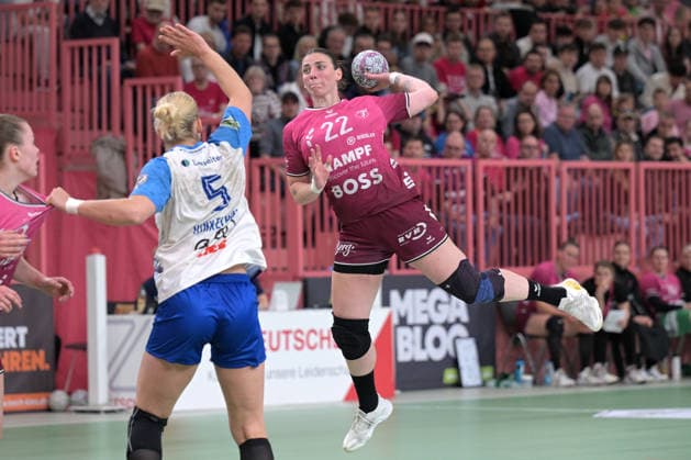 Gabriela Clausson Bitolo TusSies Metzingen, 22 on throw goal TusSies Metzingen vs Sport Union Neckarsulm , Handball, Alsco HBF, 5 Play Off League Matchday, Season 2025 2026, 16 05 2026 TusSies Metzingen vs Sport Union Neckarsulm , Handball, Alsco HBF, 5 Play Off League Matchday, Season 2025 2026, 16 05 2026 Tuebingen Copyright: xEibner-Pressefoto TobiasxBaurx EP_TBR