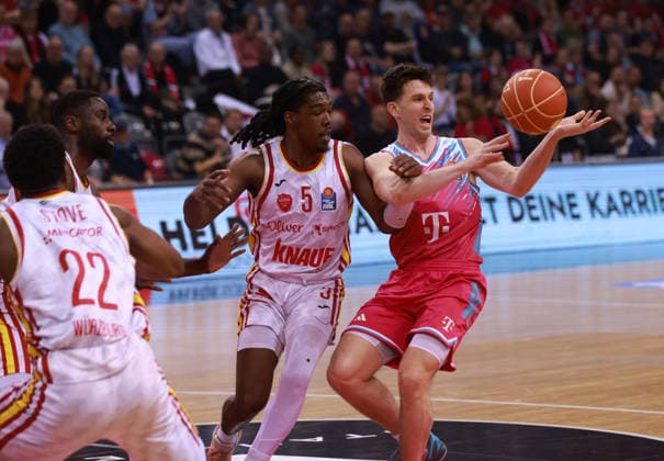 Grayson Murphy Bonn on the ball against Marcus Carr Würzburg , Bonn, Germany, 16 05 2026, Basketball Bundesliga, 1 Quarterfinals, Telekom Baskets Bonn vs Fitness First Würzburg Baskets