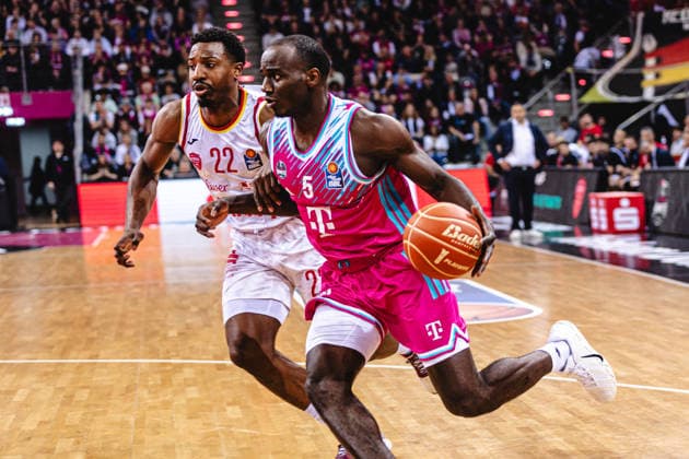 easyCredit Basketball Bundesliga, playoff quarterfinal Telekom Baskets Bonn vs Fitness First Baskets Würzburg, 16 05 2026 Tylan Birts Telekom Baskets Bonn 5 and Johnathan Stove Würzburg 22 easyCredit Basketball Bundesliga, playoff quarterfinal Telekom Baskets Bonn vs Fitness First Baskets Würzburg, 16 05 2026, Telekom Dome Bonn Copyright: xBEAUTIFULxSPORTS Derixx