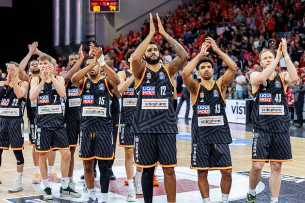 Team, Mannschaft, enttaeuscht, Enttaeuschung, negative Emotionen, negative Emotion, Spielende, BMA365 Bamberg Baskets vs. ratiopharm Ulm, Basketball, easyCredit BBL, Playoff Viertelfinale, Spiel 1, 16.05.2026 BMA365 Bamberg Baskets vs. ratiopharm Ulm, Basketball, easyCredit BBL, Playoff Viertelfinale, Spiel 1, 16.05.2026 Bamberg *** team, squad, disappointed, disappointment, negative emotions, negative emotion, end of game, BMA365 Bamberg Baskets vs ratiopharm Ulm, basketball, easyCredit BBL, playoff quarterfinals, game 1, 16 05 2026 BMA365 Bamberg Baskets vs ratiopharm Ulm, basketball, easyCredit BBL, playoff quarterfinals, game 1, 16 05 2026 Bamberg Copyright: xEibner-Pressefoto G.xSantemizx EP_EER